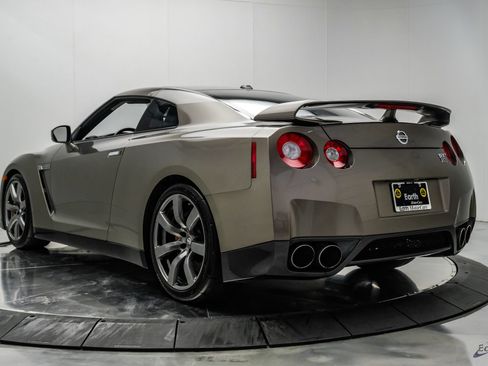 Used 2009 Nissan GT-R Premium AWD/4WD image 14