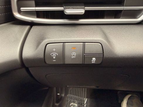 Used 2025 Hyundai Elantra SE FWD image 24