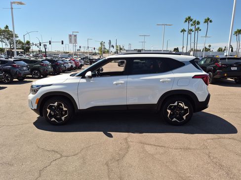 Used 2024 Kia Seltos EX FWD image 4