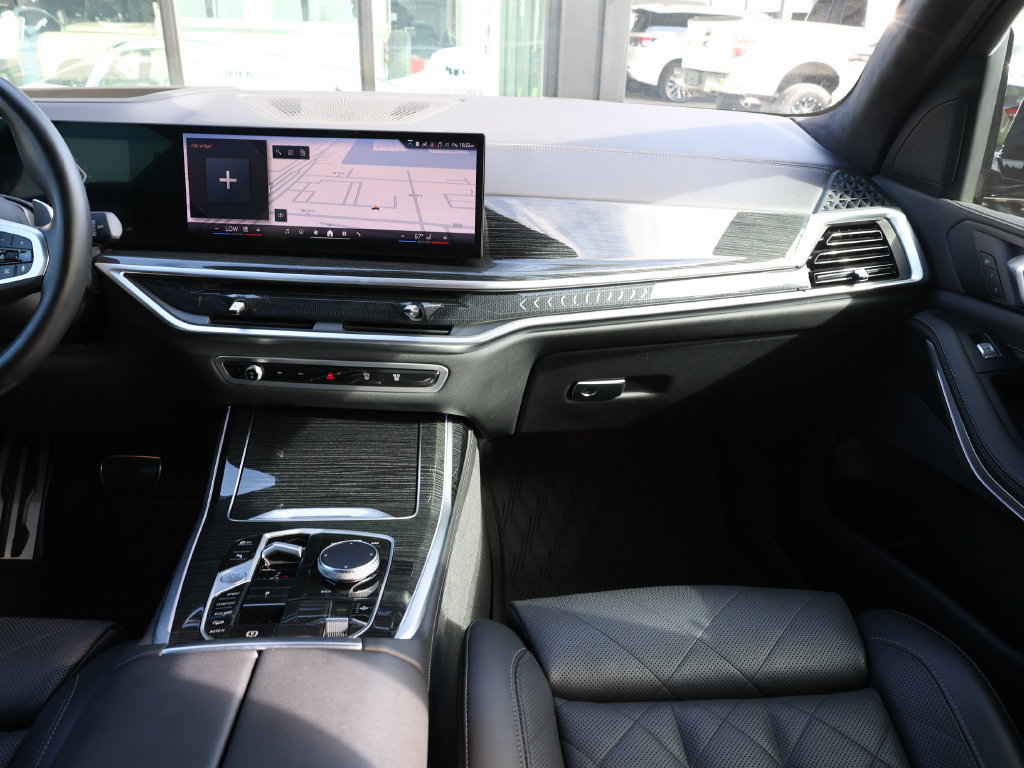Used 2024 BMW X7 xDrive40i w/ M Sport Package AWD/4WD image 32