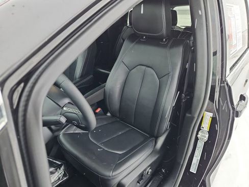 Used 2025 Chrysler Pacifica Select image 33