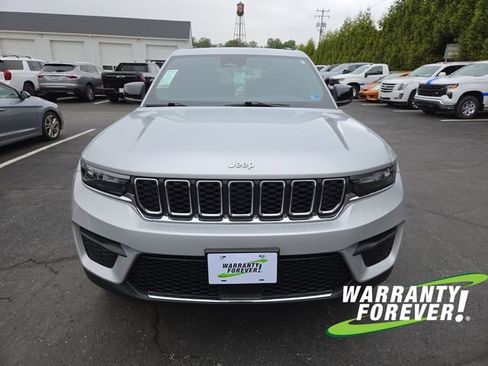 Used 2024 Jeep Grand Cherokee Laredo w/ Luxury Tech Group I AWD/4WD image 2