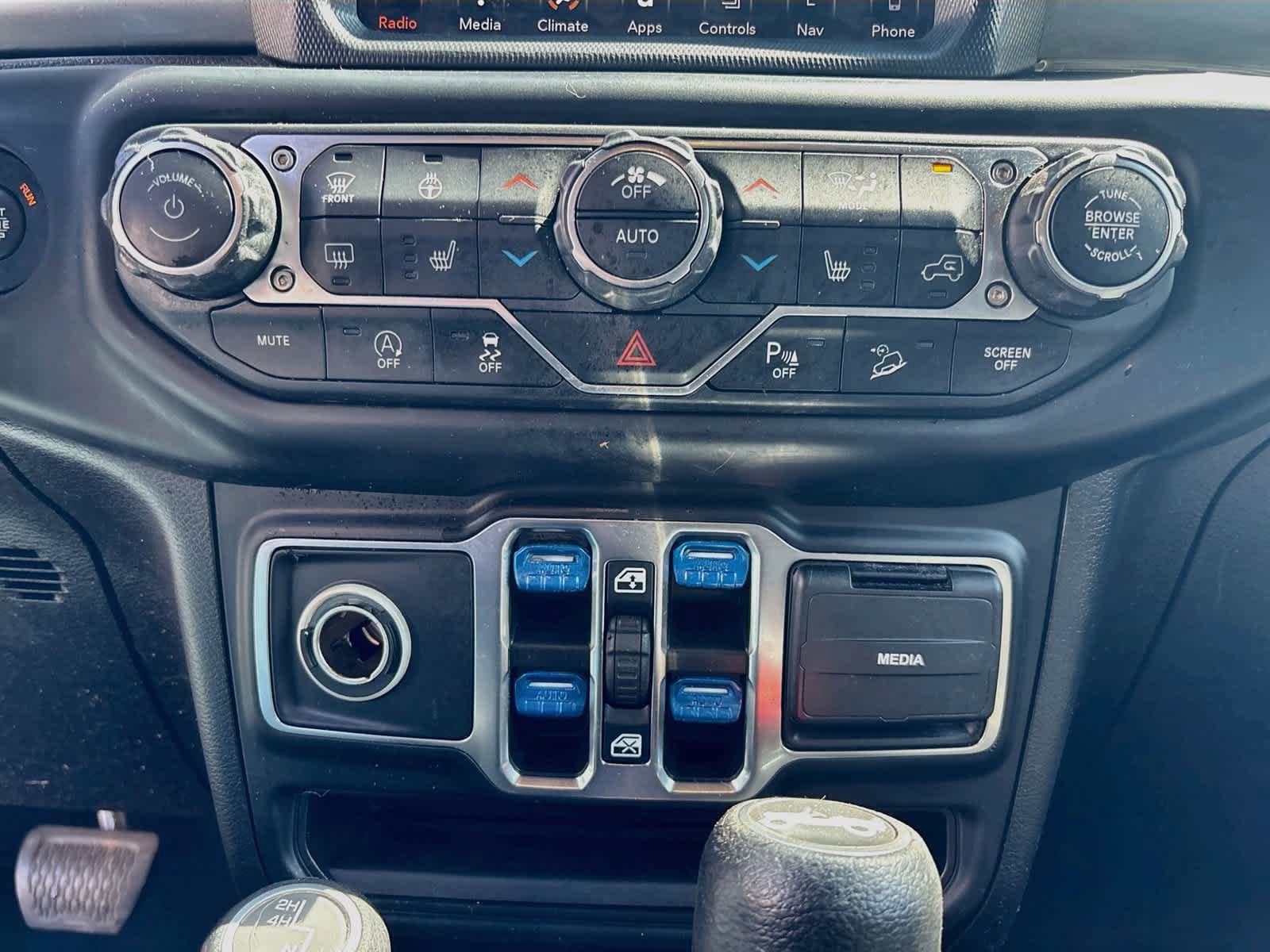 Used 2019 Jeep Wrangler Unlimited Sahara AWD/4WD image 15