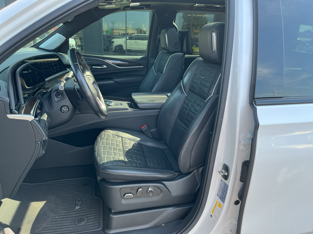 Used 2021 Cadillac Escalade Sport Platinum w/ LPO, ONYX Package AWD/4WD image 33