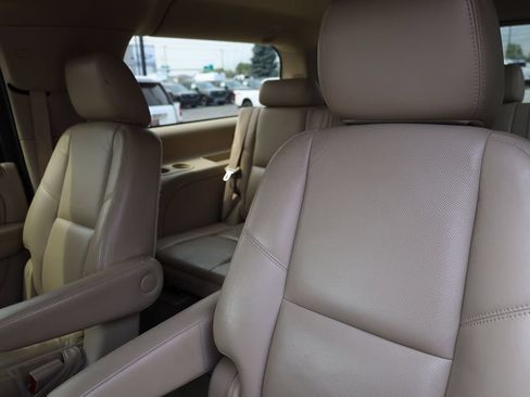 Used 2011 Cadillac Escalade ESV Premium AWD/4WD image 18