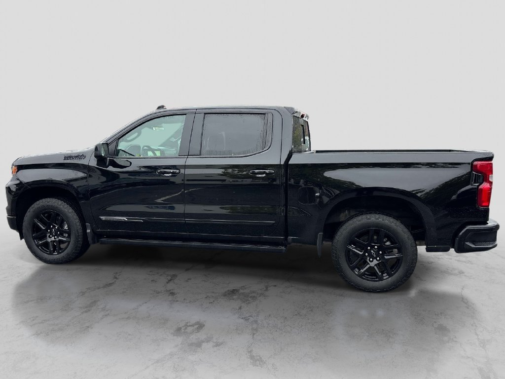 Used 2025 Chevrolet Silverado 1500 High Country w/ Midnight Edition AWD/4WD image 2