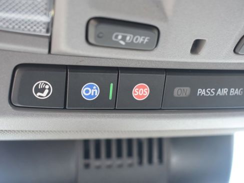 Used 2025 Chevrolet Silverado 1500 LT image 29