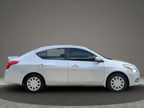 Used 2018 Nissan Versa SV FWD image 2