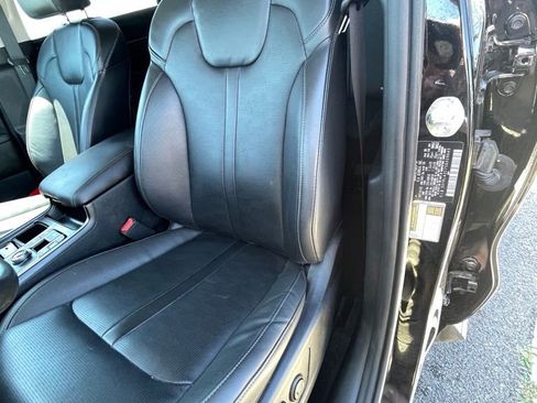 Certified 2025 Kia Sorento S w/ Panoramic Sunroof Package FWD image 9