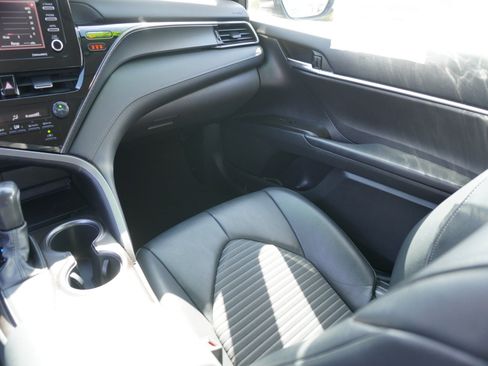 Used 2021 Toyota Camry SE FWD image 15
