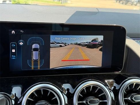 New 2025 Mercedes-Benz GLA 250 4MATIC image 18