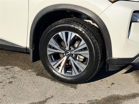 Used 2023 Nissan Rogue SV w/ SV Premium B Package image 9