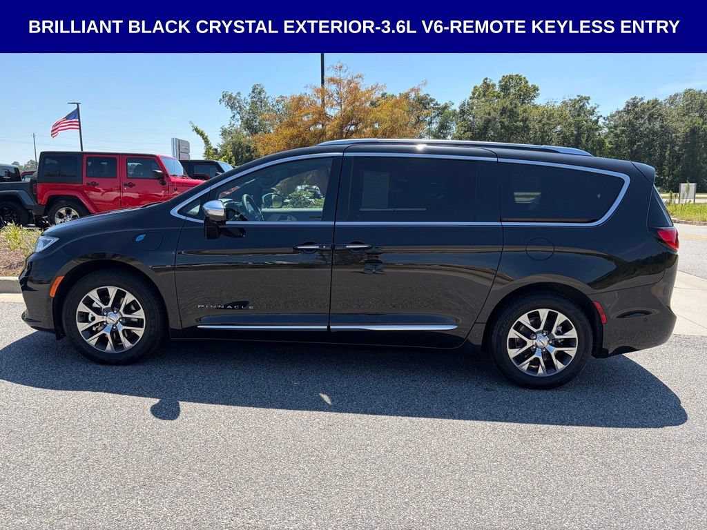 Used 2024 Chrysler Pacifica Pinnacle FWD image 11