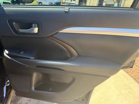 Used 2015 Toyota Highlander XLE image 29