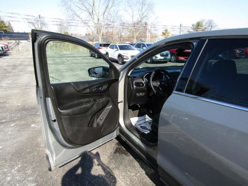 Used 2018 Chevrolet Equinox LT image 16