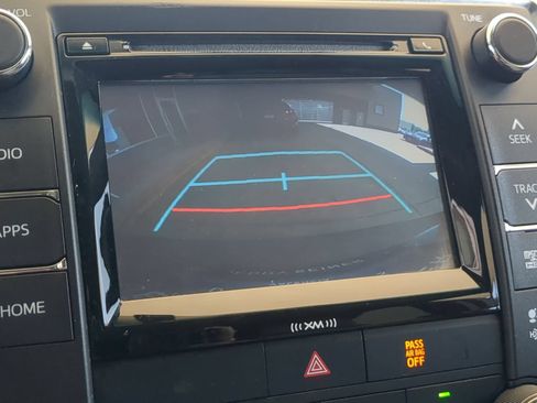 Used 2016 Toyota Camry SE w/ Moonroof Package FWD image 20
