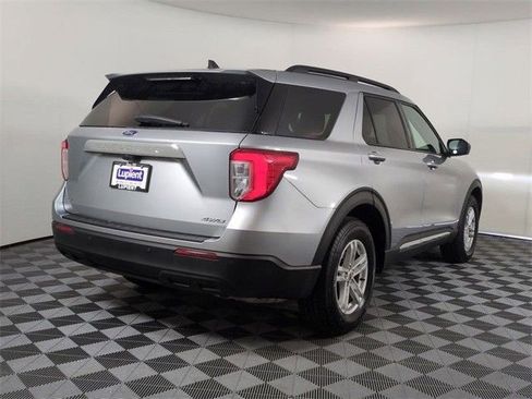 Used 2022 Ford Explorer XLT image 4