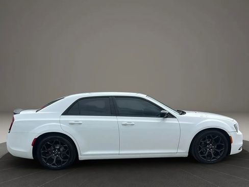 Used 2019 Chrysler 300 Touring w/ Sport Appearance Package RWD image 6