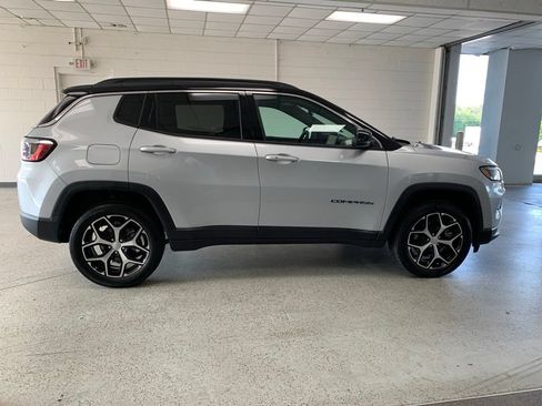 Certified 2024 Jeep Compass Limited AWD/4WD image 8