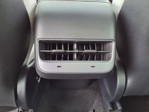 Used 2022 Tesla Model Y Long Range AWD/4WD image 16