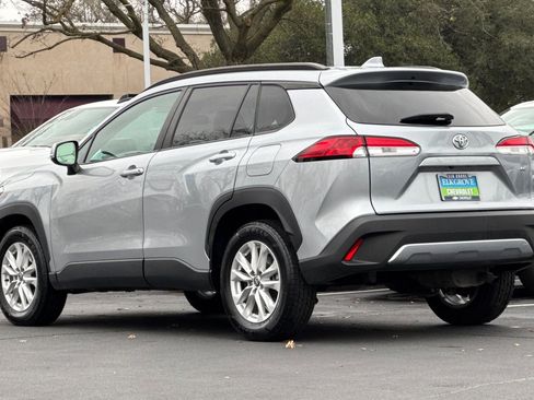 Used 2022 Toyota Corolla Cross LE image 5