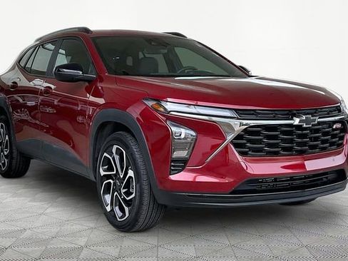 Used 2025 Chevrolet Trax RS FWD image 1