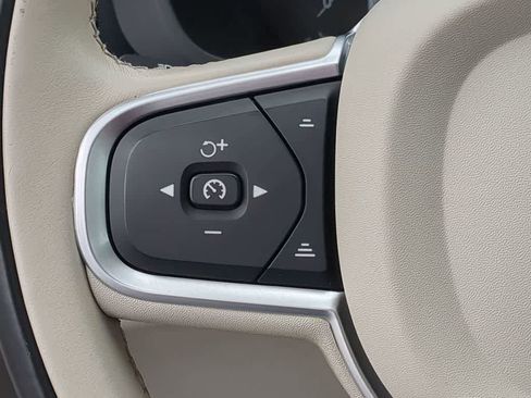 Used 2019 Volvo XC60 T6 Momentum w/ Multimedia Package AWD/4WD image 22