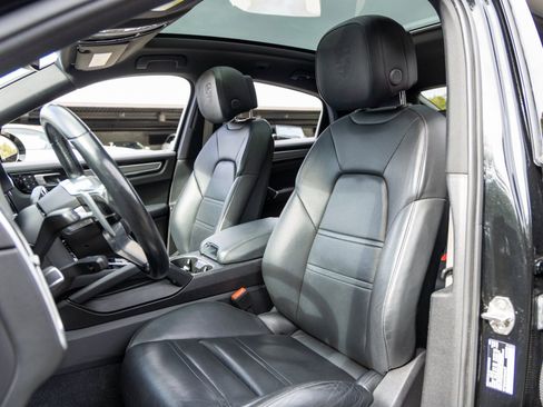 Certified 2023 Porsche Cayenne Platinum Edition w/ Performance Package image 5