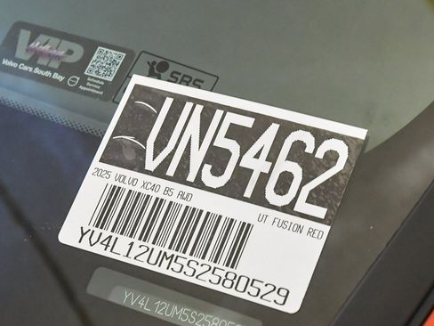 Certified 2025 Volvo XC40 B5 Ultra w/ Climate Package image 29