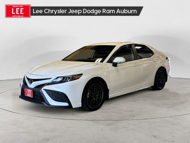 Used 2023 Toyota Camry SE w/ Cold Weather Package AWD/4WD image 1