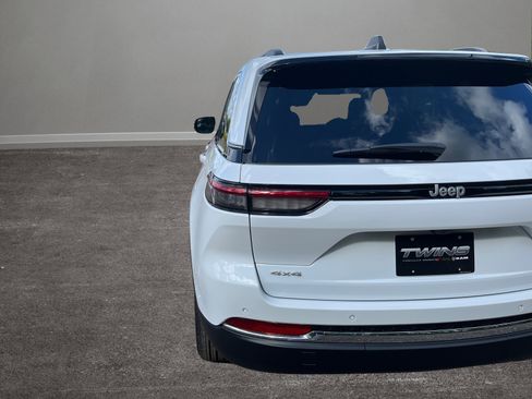 New 2025 Jeep Grand Cherokee Limited image 37