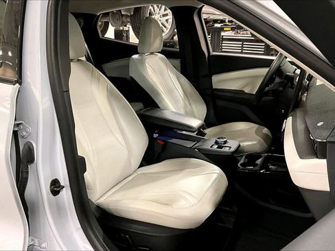 Used 2022 Ford Mustang Mach-E Premium image 9