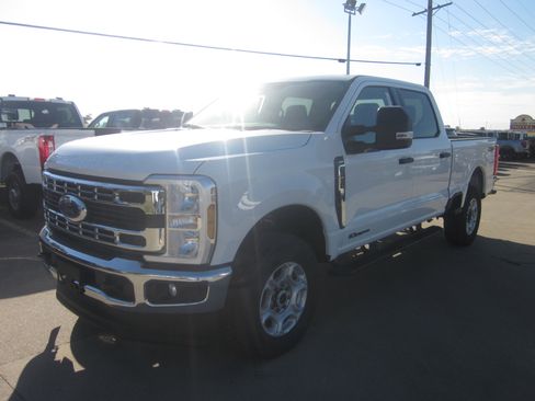 New 2026 Ford F250 XLT w/ FX4 Off-Road Package AWD/4WD image 3