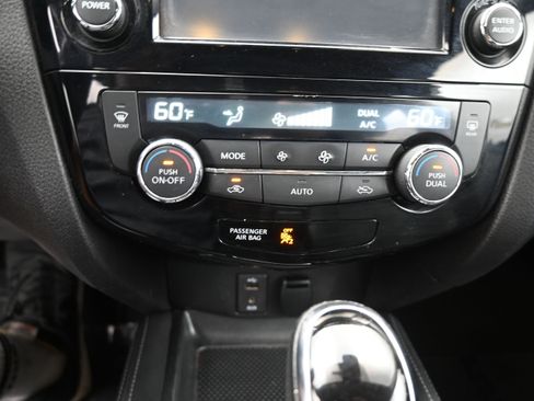 Used 2017 Nissan Rogue Sport SL w/ SL Premium Package FWD image 15