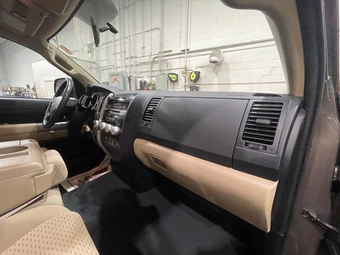 Used 2012 Toyota Tundra 4x4 Double Cab w/ Tow Pkg image 26