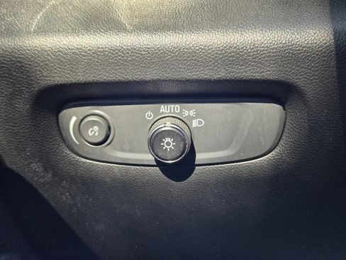 Used 2023 Chevrolet Traverse RS image 22