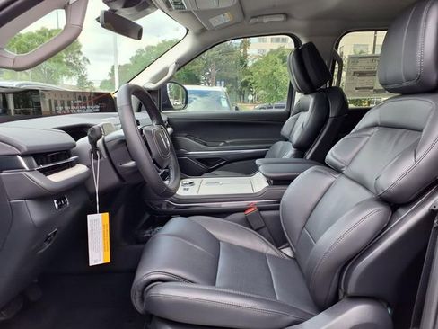 New 2026 Lincoln Navigator L Premier AWD/4WD image 7