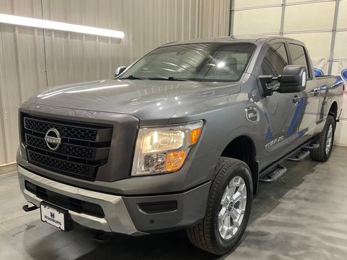 Used 2024 Nissan Titan SV w/ SV Convenience Package AWD/4WD image 3