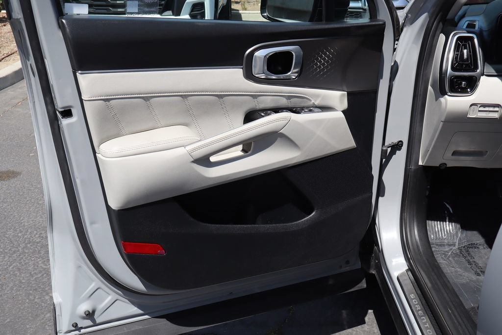 Used 2023 Kia Sorento SX FWD image 17