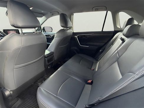 Used 2021 Toyota RAV4 LE image 9