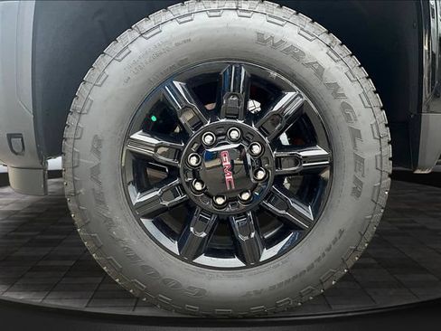 New 2026 GMC Sierra 2500 AT4 w/ Technology Package AWD/4WD image 15