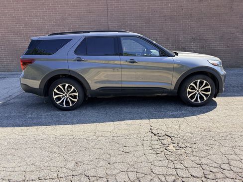Used 2023 Ford Explorer ST-Line w/ Class IV Trailer Tow Package AWD/4WD image 6