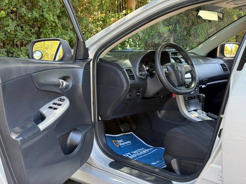 Used 2013 Toyota Corolla S FWD image 9