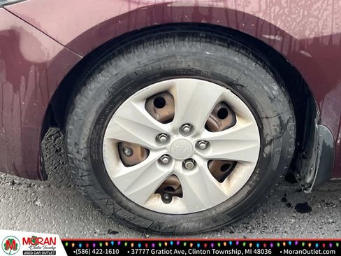 Used 2017 Kia Forte LX image 9