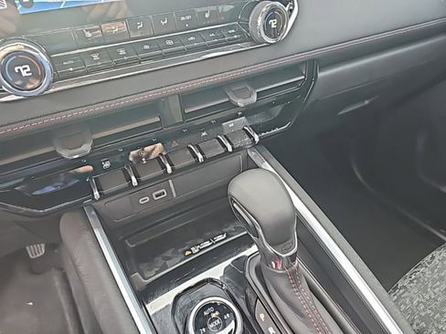 Used 2025 Chevrolet Colorado Z71 image 33