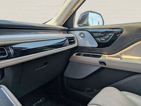 Used 2023 Lincoln Aviator Reserve w/ Equipment Group 201A AWD/4WD image 17