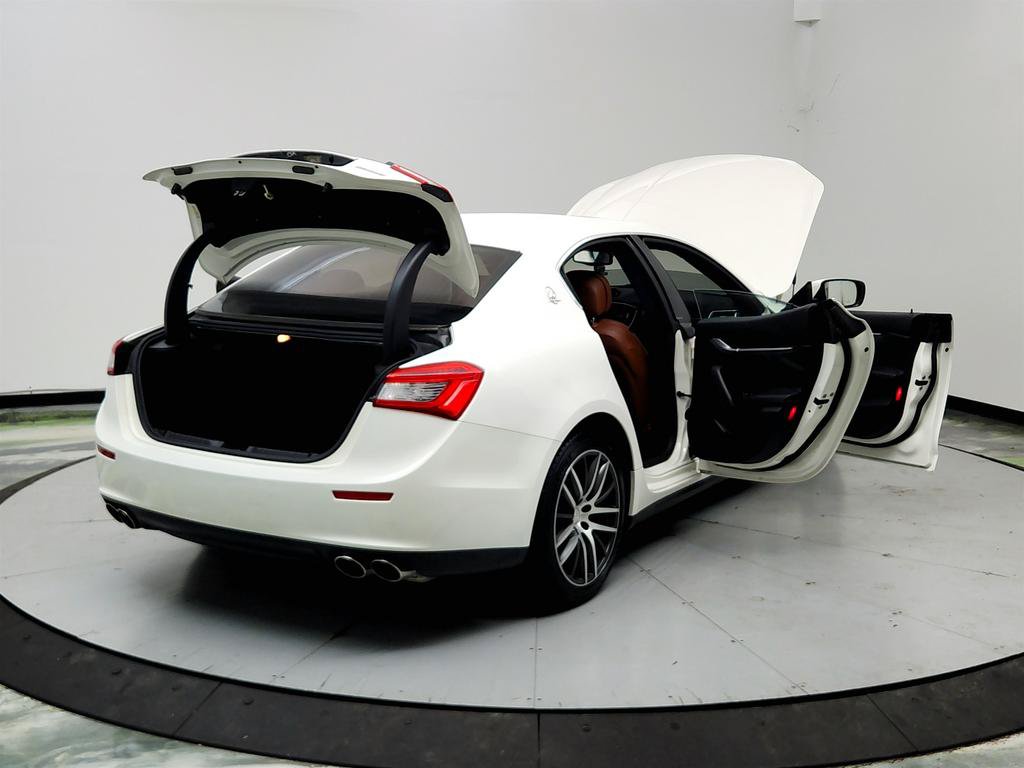 Used 2016 Maserati Ghibli RWD image 11