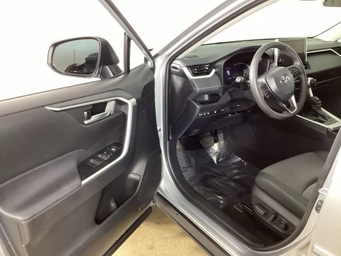 Used 2024 Toyota RAV4 XLE w/ Convenience Package AWD/4WD image 11