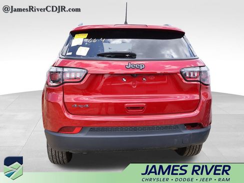 Used 2025 Jeep Compass Latitude w/ Altitude Special Edition AWD/4WD image 15