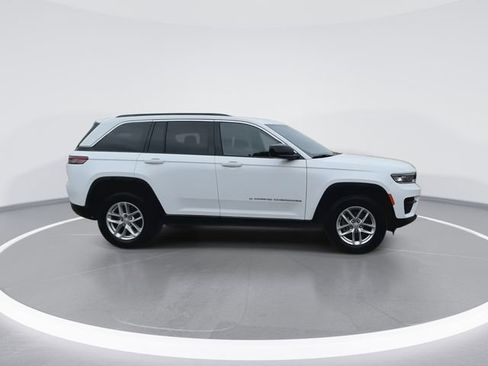Used 2025 Jeep Grand Cherokee Laredo X w/ Luxury Tech Group I AWD/4WD image 13